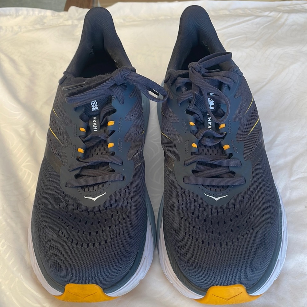 Hoka One One Arahi 5